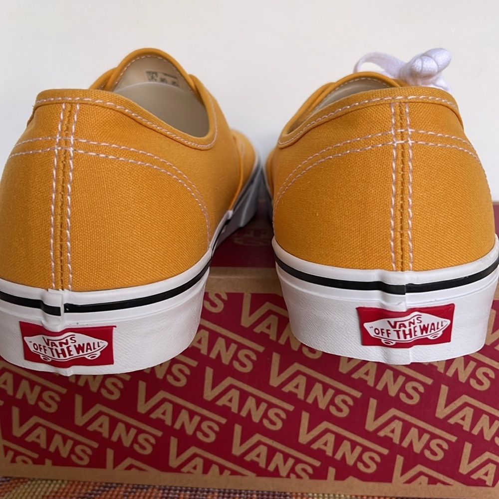Vans Men’s Authentic Color Theory Golden Glow
VN000BW5LSV
Sneakers - Picture 13 of 16